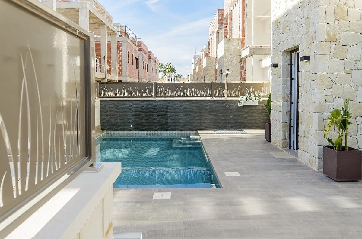 Villa de 3 dormitorios en Los Montesinos – imagen 2