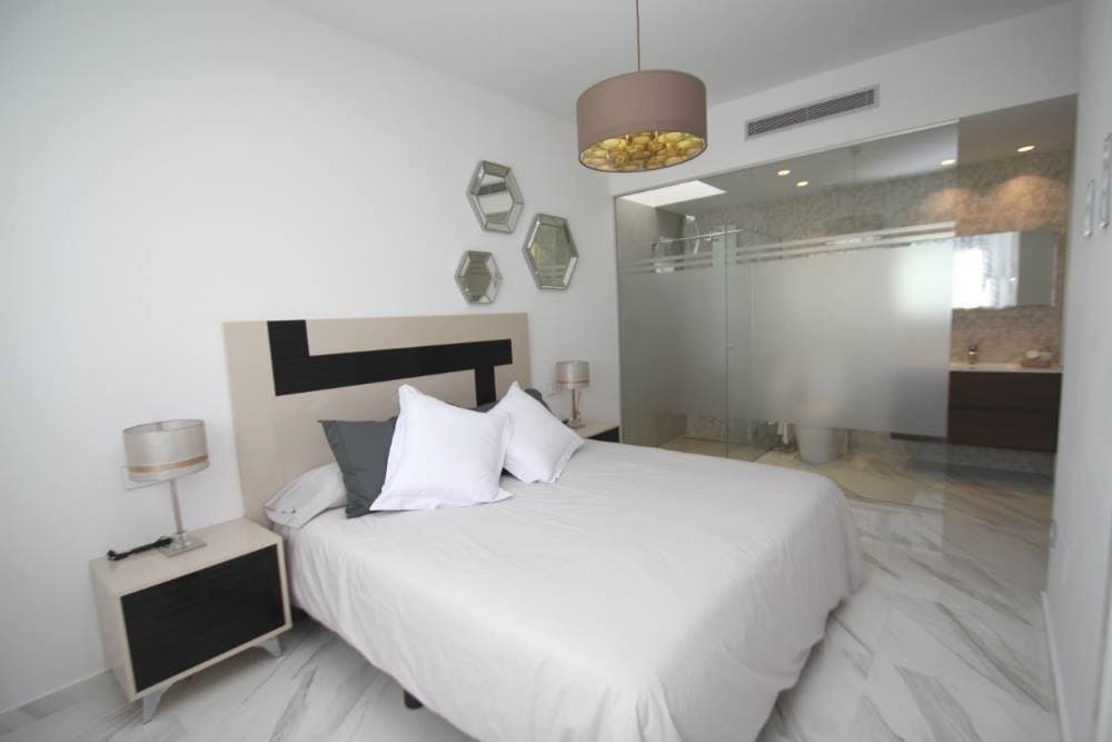 Villa de 3 dormitorios en San Miguel de Salinas – imagen 7