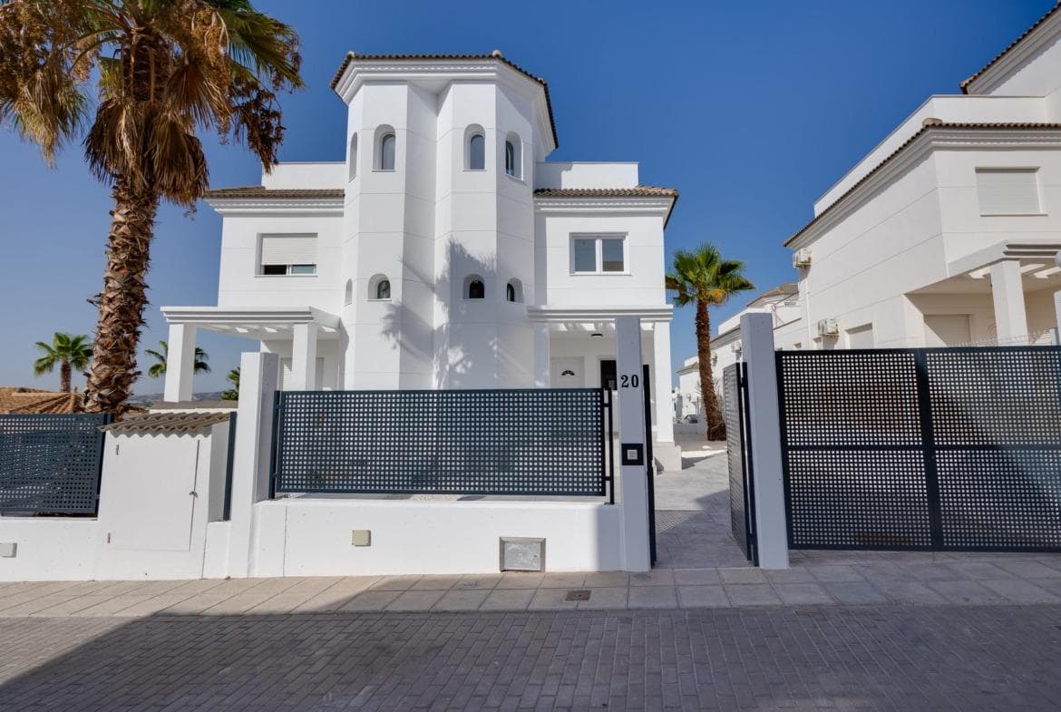 Chalet pareado de 2 dormitorios en Costa Blanca South