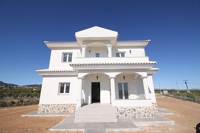 Villa de 4 dormitorios en Pinoso
