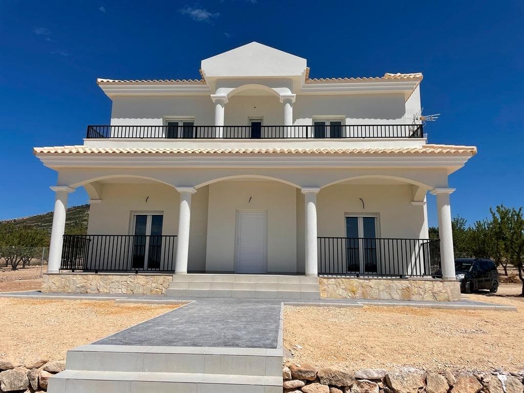 Villa de 4 dormitorios en Pinoso