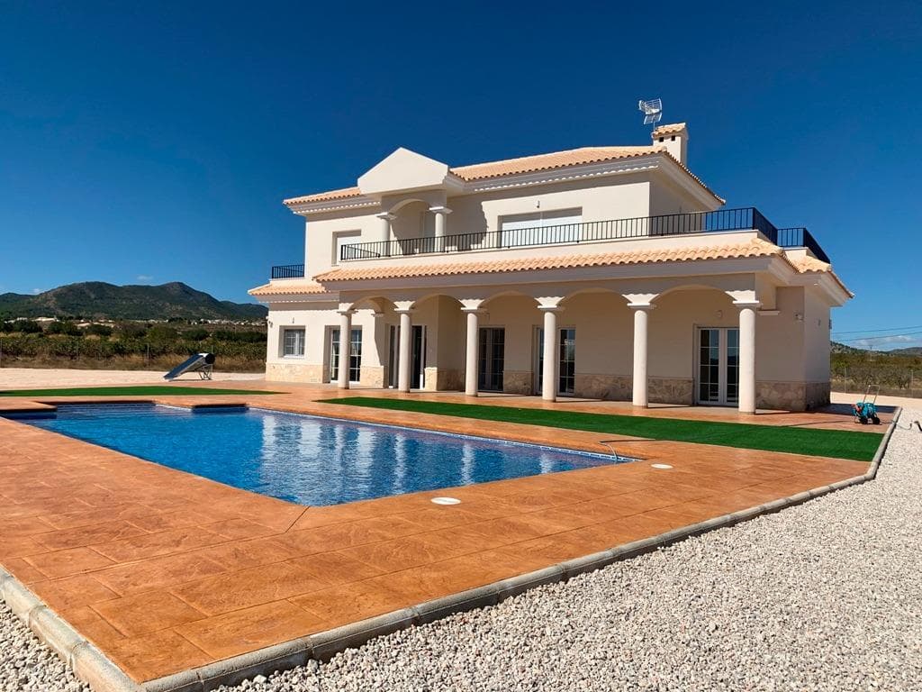 Villa de 4 dormitorios en Pinoso