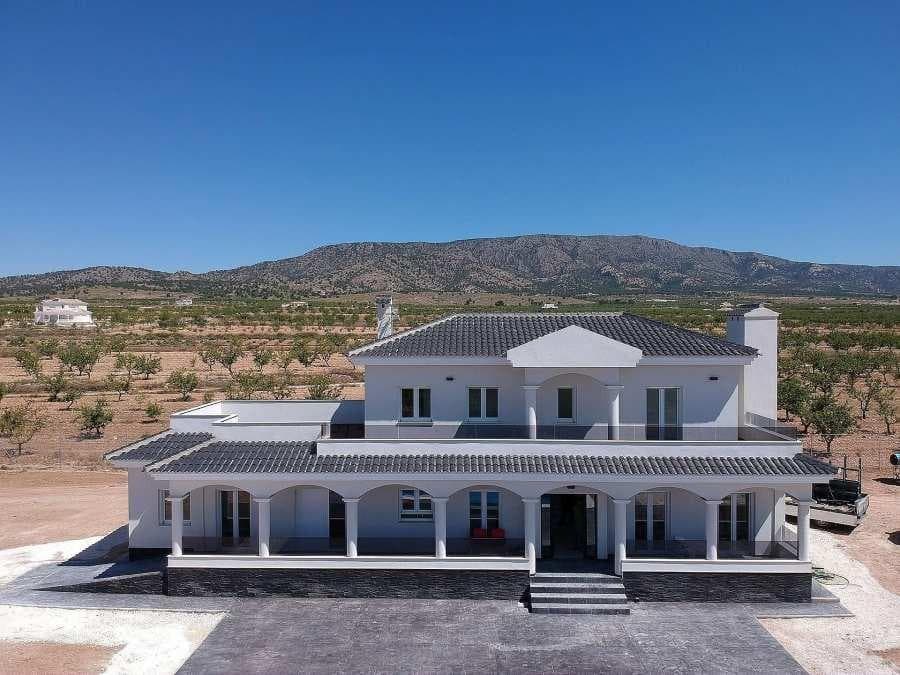 Villa de 4 dormitorios en Pinoso
