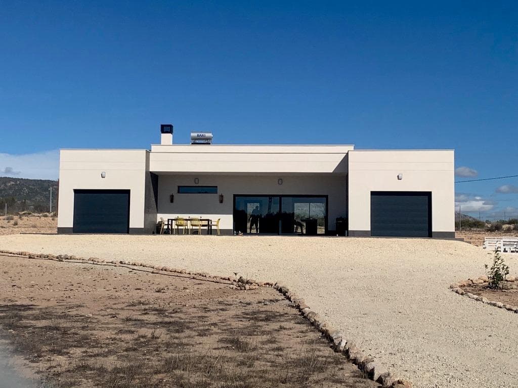 Villa de 4 dormitorios en Pinoso
