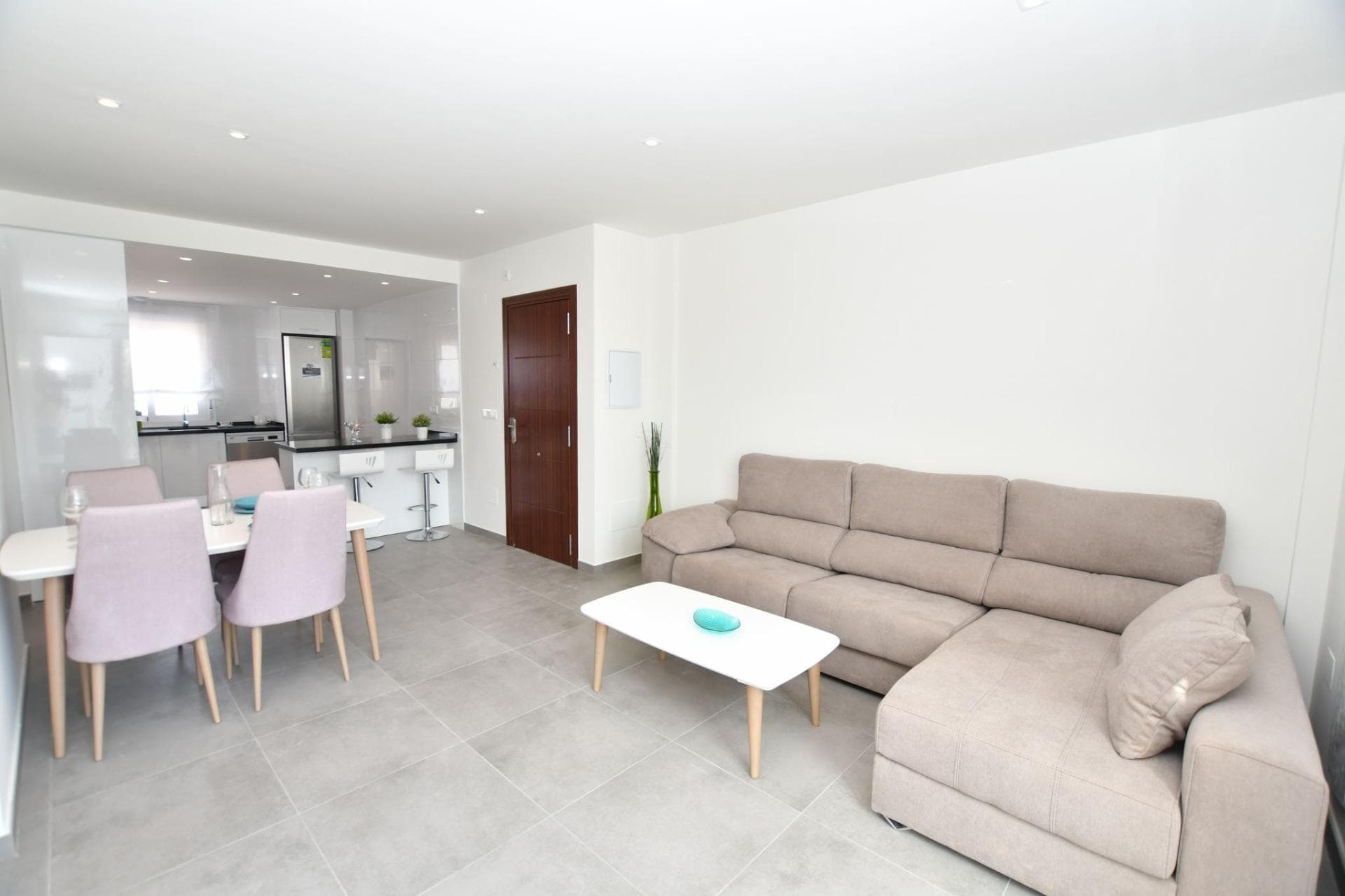 Bungalow de 2 dormitorios en San Miguel de Salinas – imagen 4