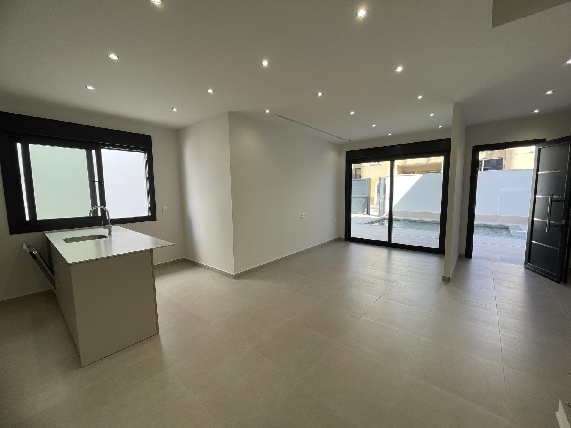 Moderne villa med 3 soverom og 3 bad – bilde 4