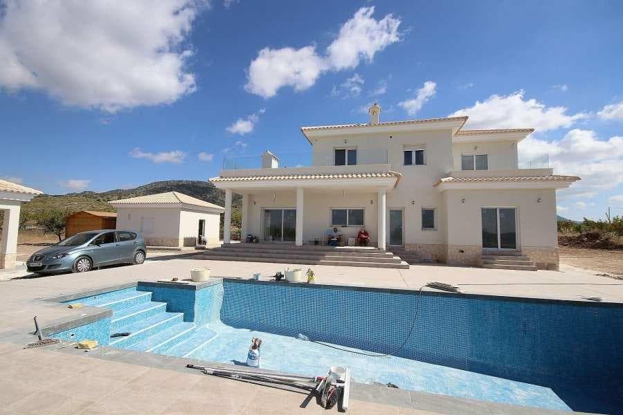 Villa de 4 dormitorios en Pinoso