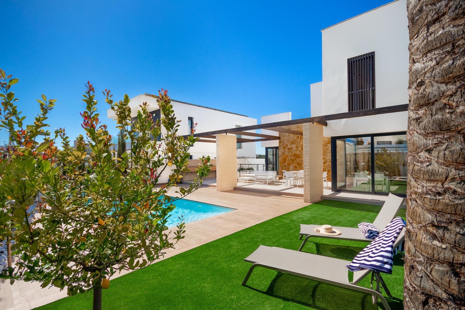 Villa de 4 dormitorios en Orihuela Costa – imagen 2